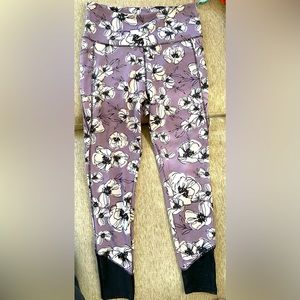 Kay Unger Size Large Floral Leggings